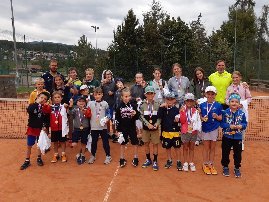 Kinder-Tennisturnier: Spaß und Spiel zum Abschluss des Tenniskurses